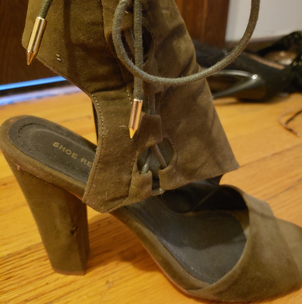 Shoe Republic la, size 8, green suede